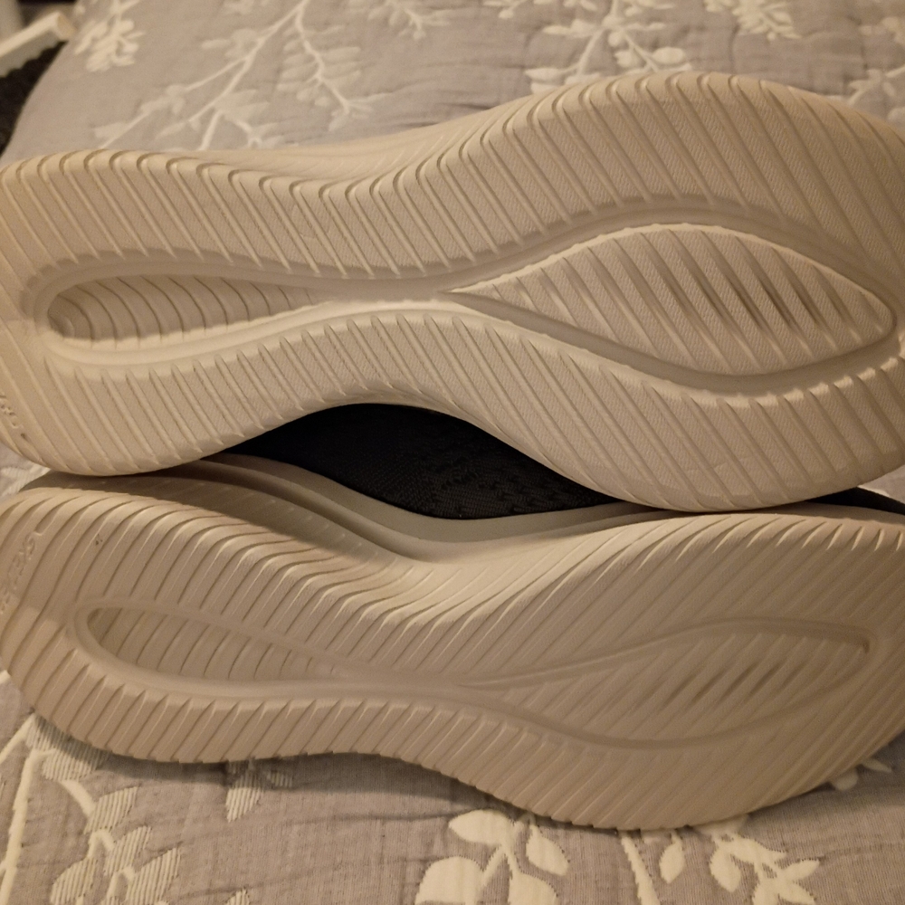 Skechers Olive Green Women's Shoes - Picture 3 of 3